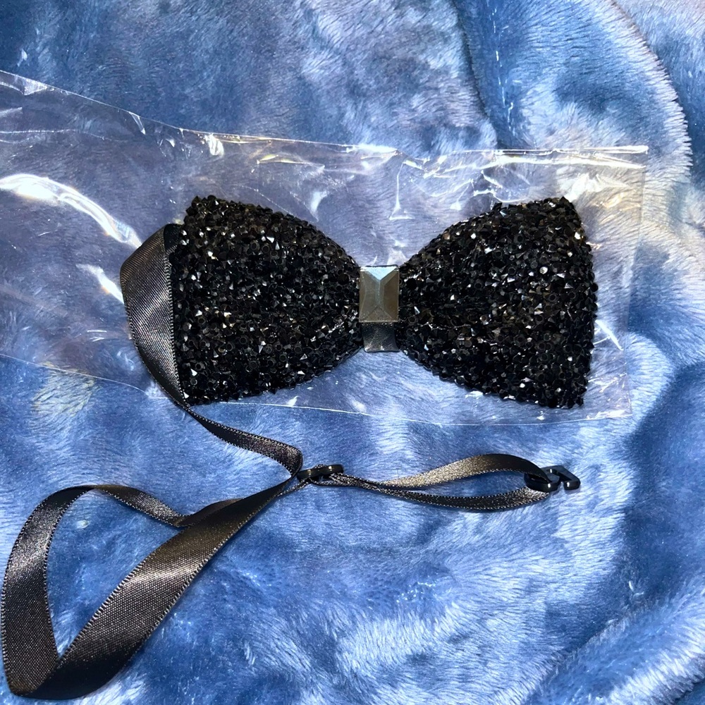NWOT Studded Bow tie